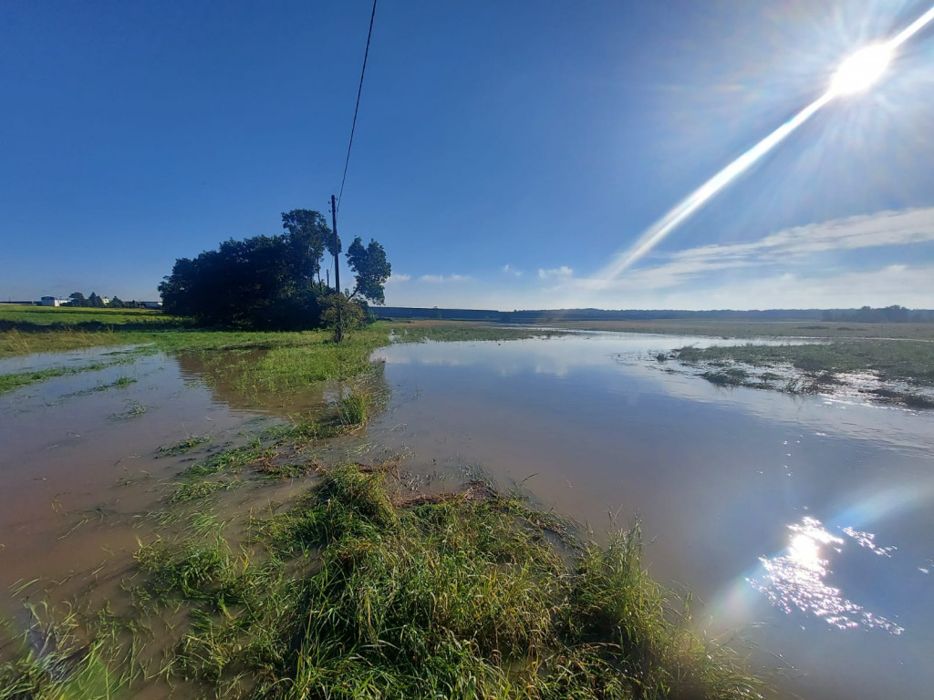 Rekordowa powódź, zamknięta hala sportowa