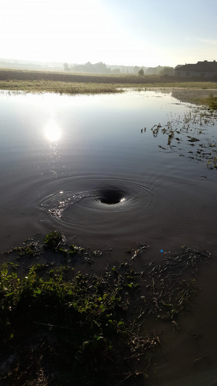 Rekordowa powódź, zamknięta hala sportowa