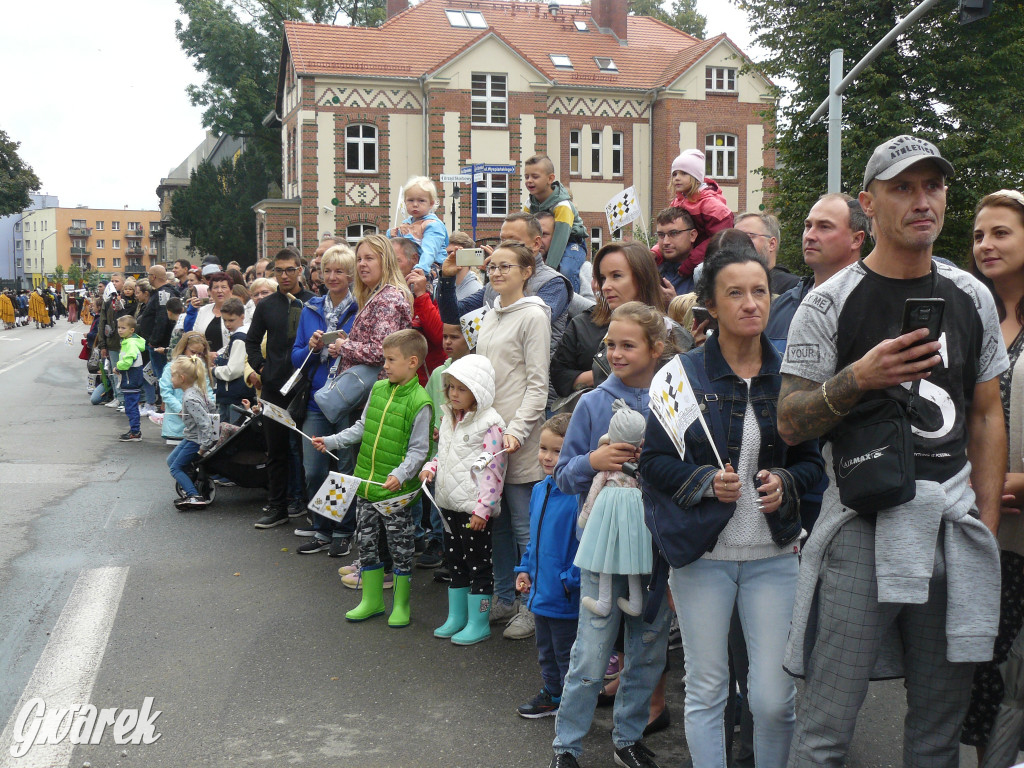 Gwarki 2022. Publiczność na pochodzie