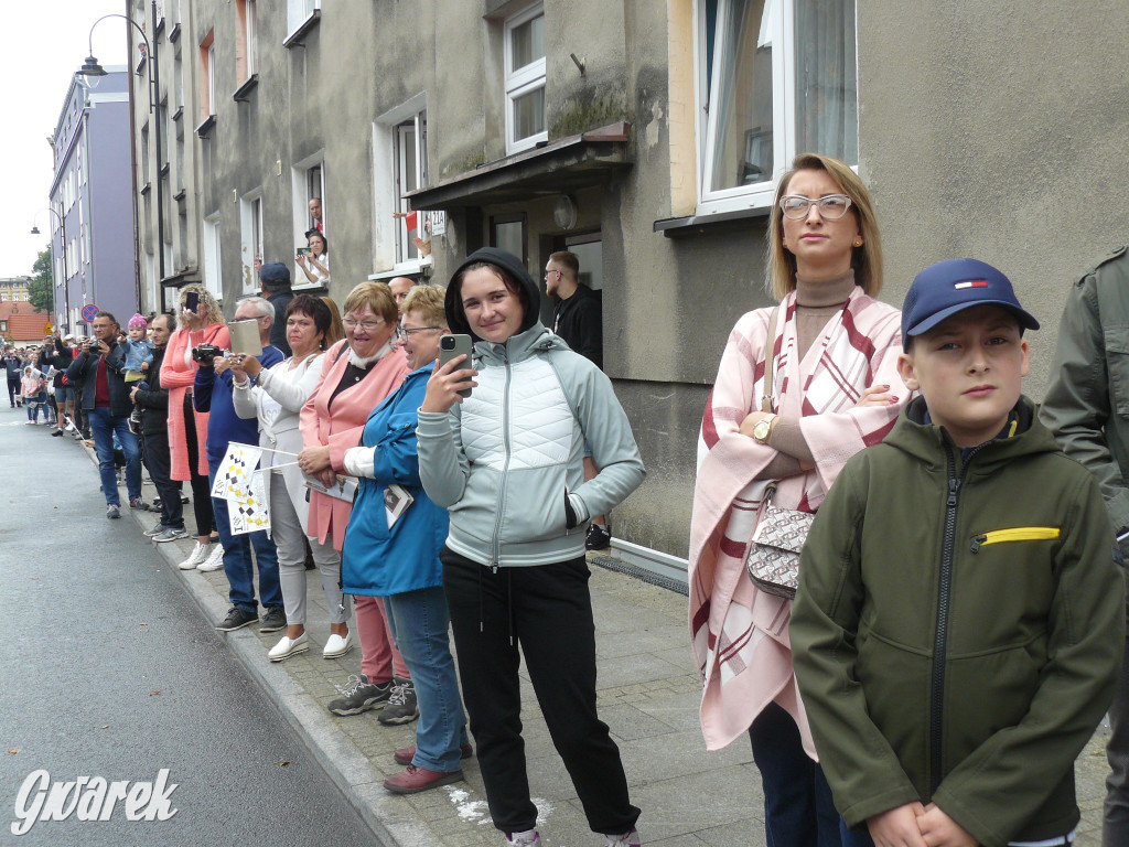 Gwarki 2022. Publiczność na pochodzie