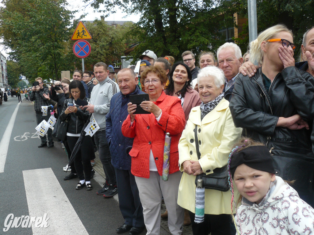 Gwarki 2022. Publiczność na pochodzie