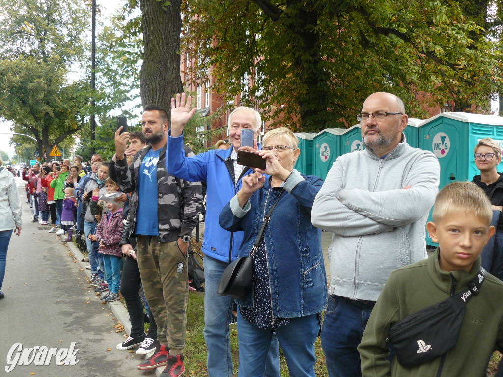 Gwarki 2022. Publiczność na pochodzie