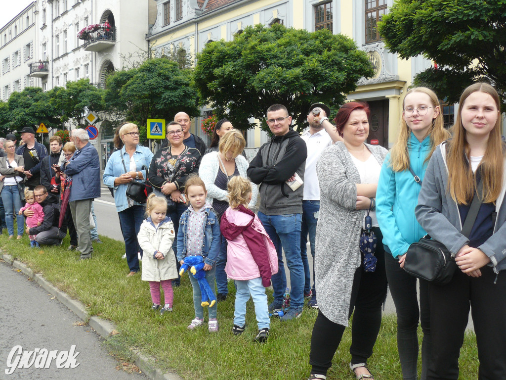 Gwarki 2022. Publiczność na pochodzie