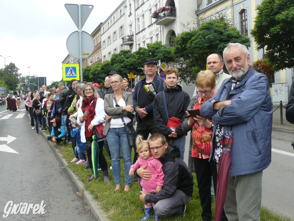 Gwarki 2022. Publiczność na pochodzie