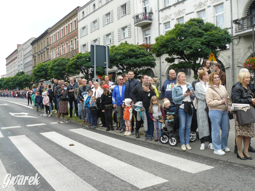 Gwarki 2022. Publiczność na pochodzie