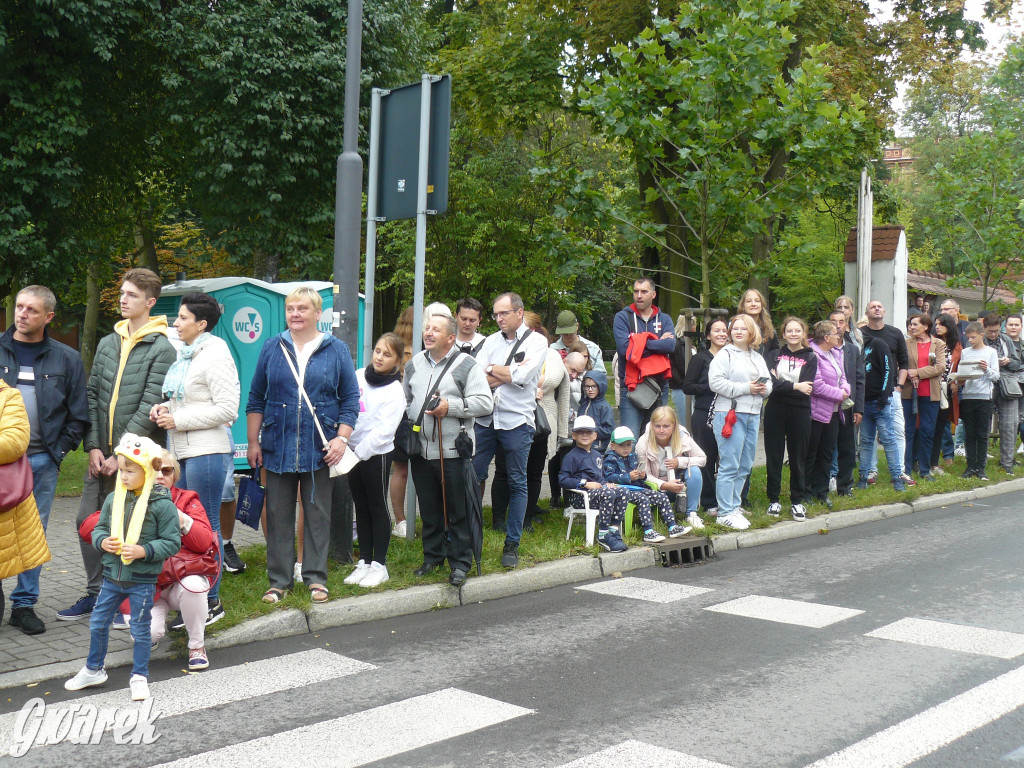 Gwarki 2022. Publiczność na pochodzie