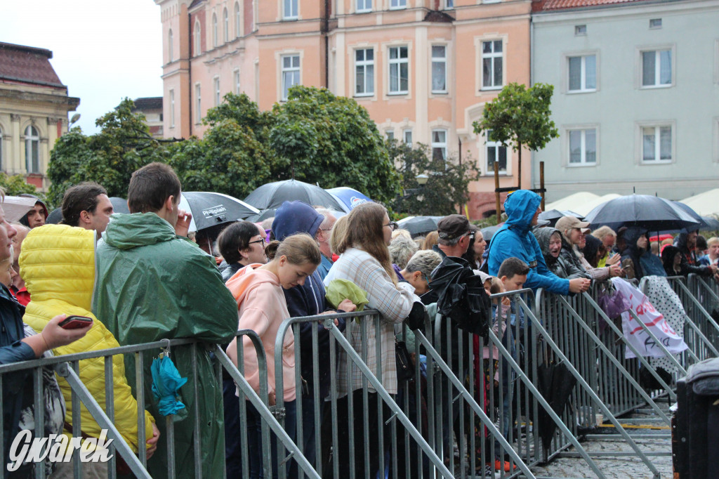 Gwarki 2022. Skaldowie, publiczność śpiewała z zespołem