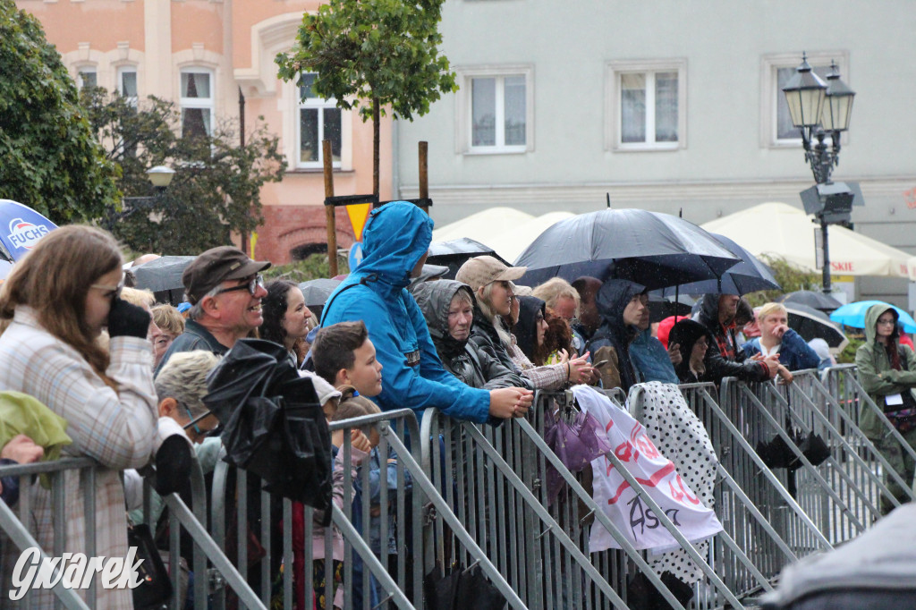 Gwarki 2022. Skaldowie, publiczność śpiewała z zespołem