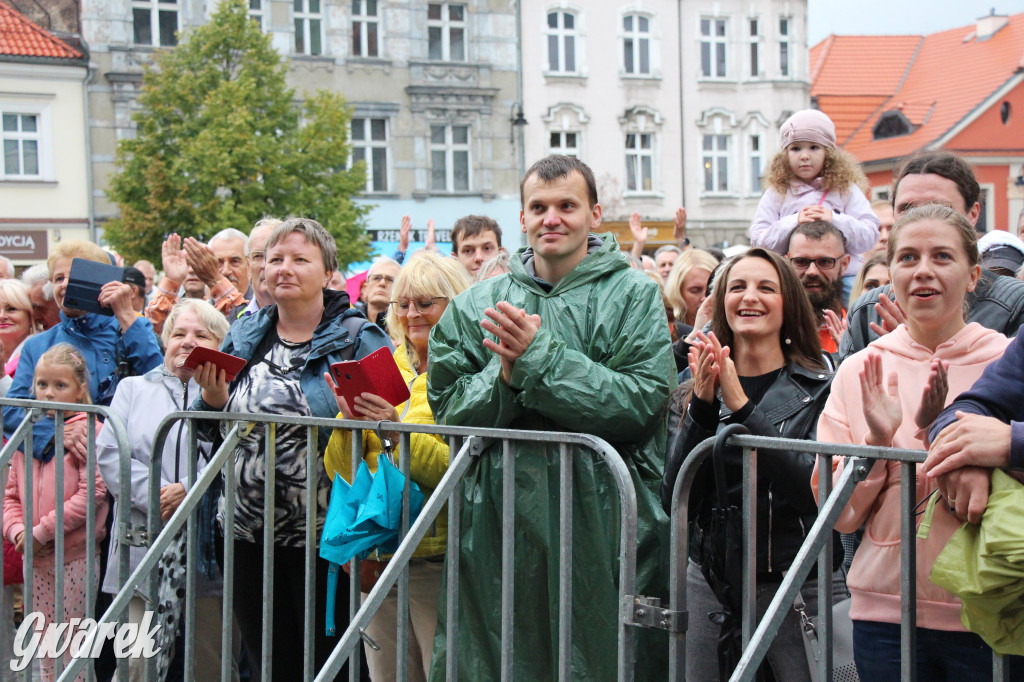 Gwarki 2022. Skaldowie, publiczność śpiewała z zespołem