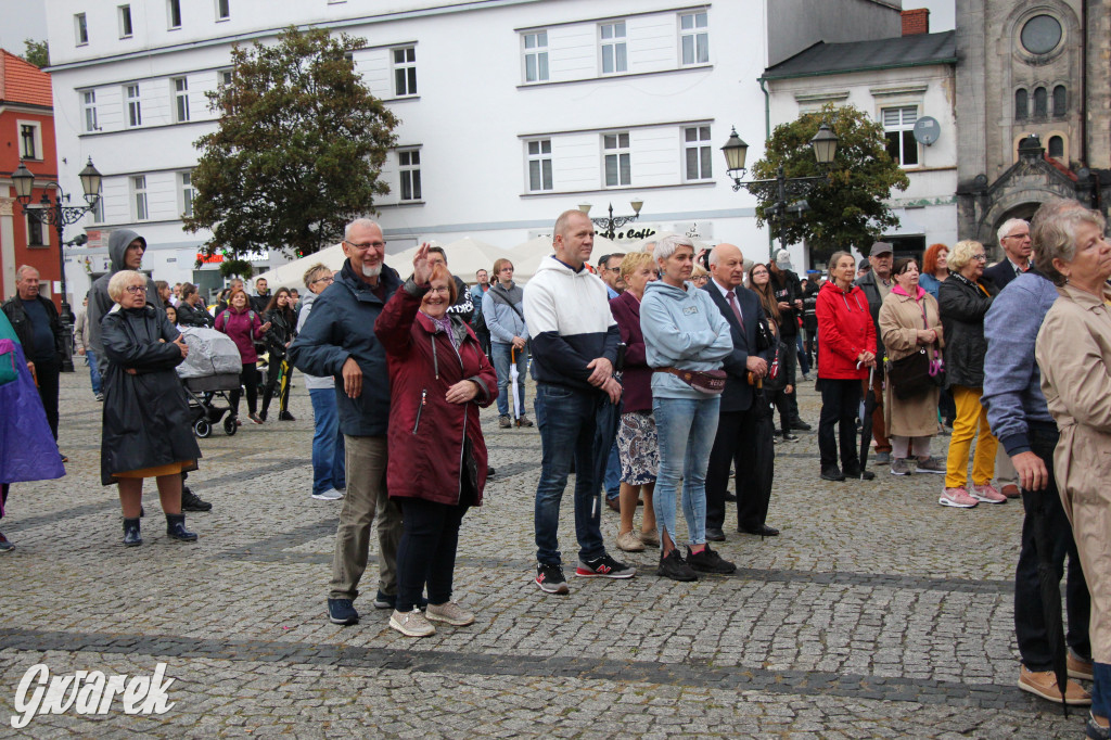 Gwarki 2022. Skaldowie, publiczność śpiewała z zespołem