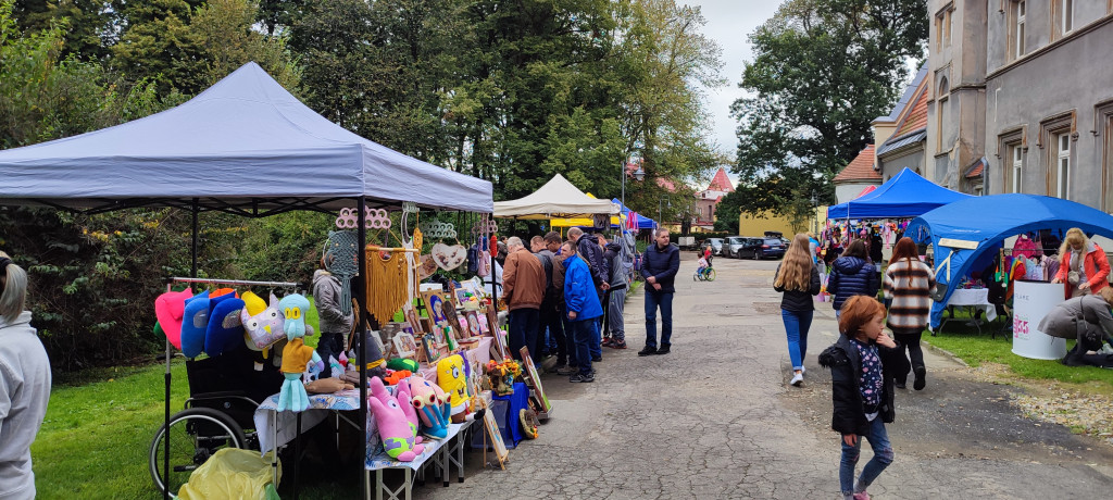 Nakło Śląskie. Świetna zabawa w pałacu i parku