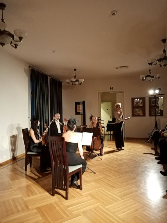 Nakło Śląskie. Świetna zabawa w pałacu i parku