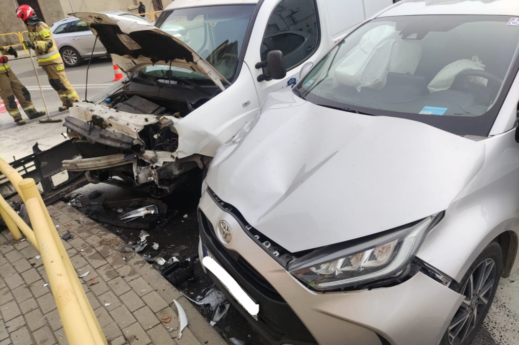 Dwie kolizje na skrzyżowaniach jednego dnia