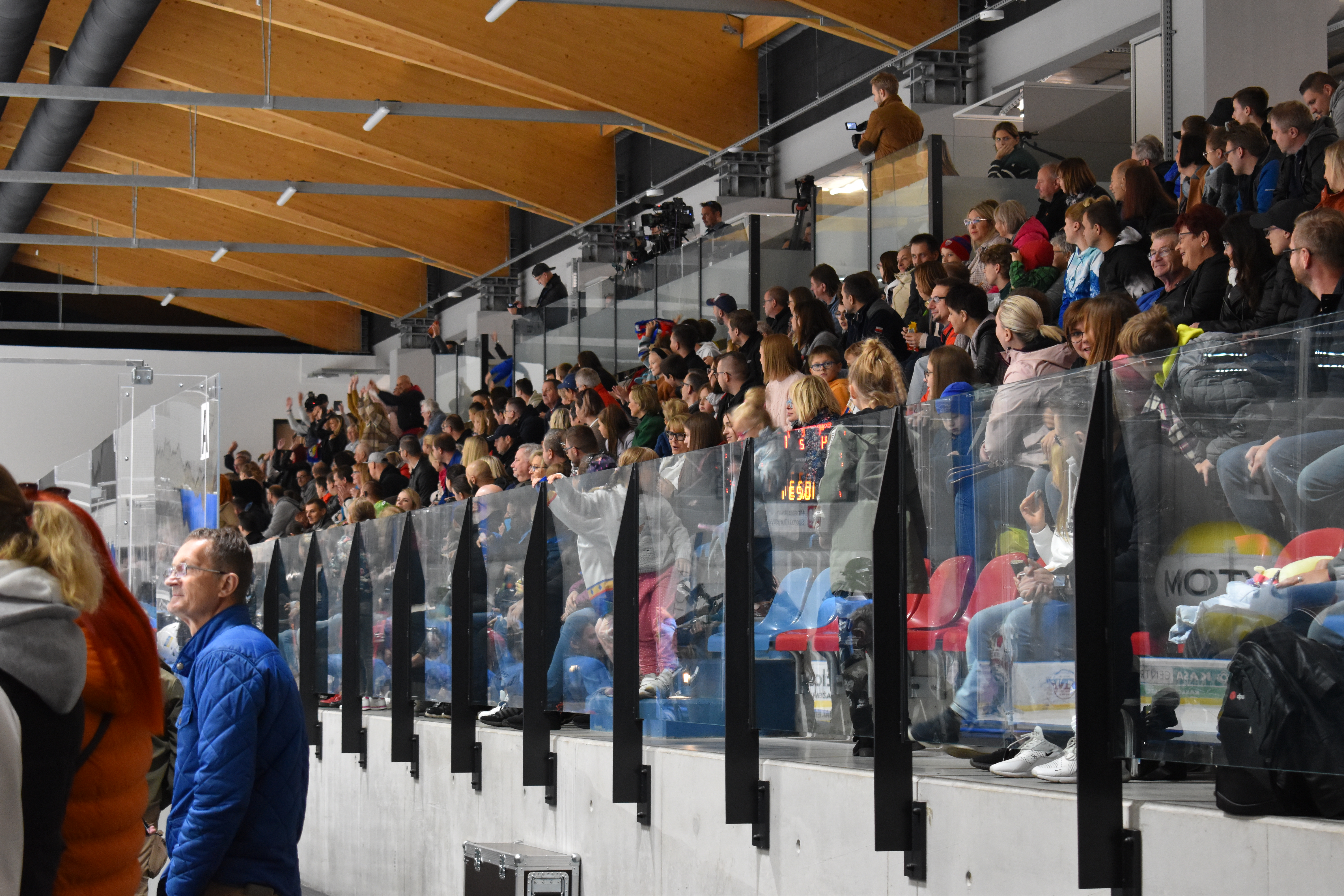 Mecz charytatywny. Na lodzie Czerkawski i Wołosz