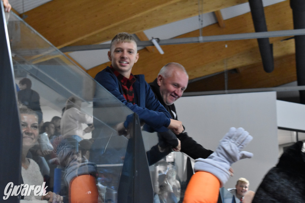 Mecz charytatywny. Na lodzie Czerkawski i Wołosz