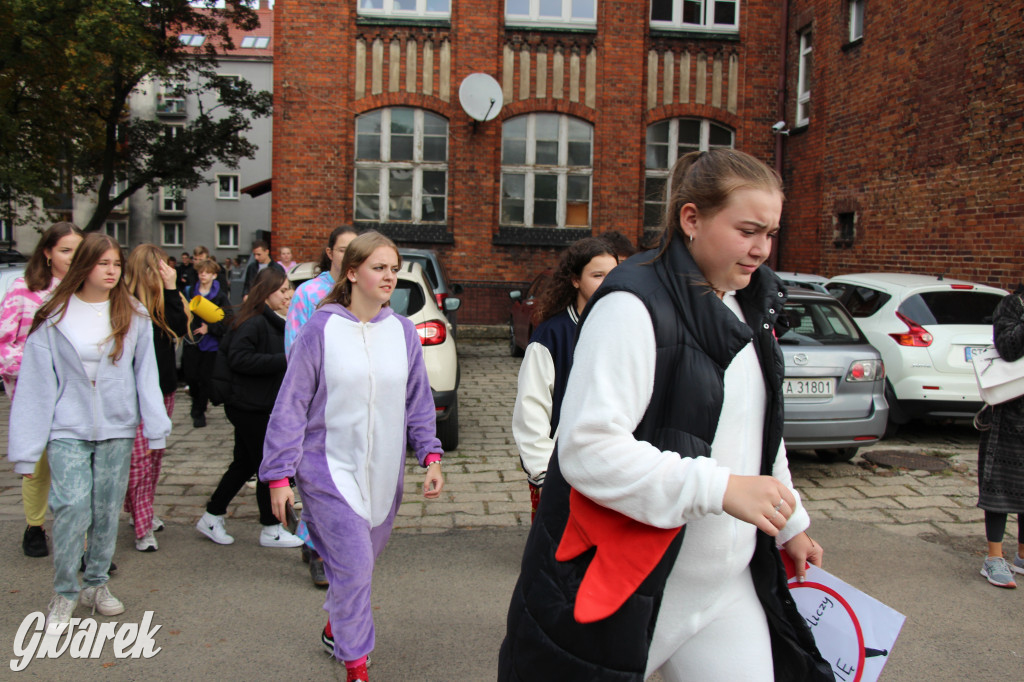 Tarnowskie Góry. Spacer w piżamach