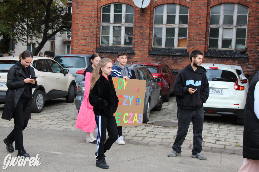 Tarnowskie Góry. Spacer w piżamach
