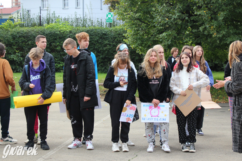 Tarnowskie Góry. Spacer w piżamach