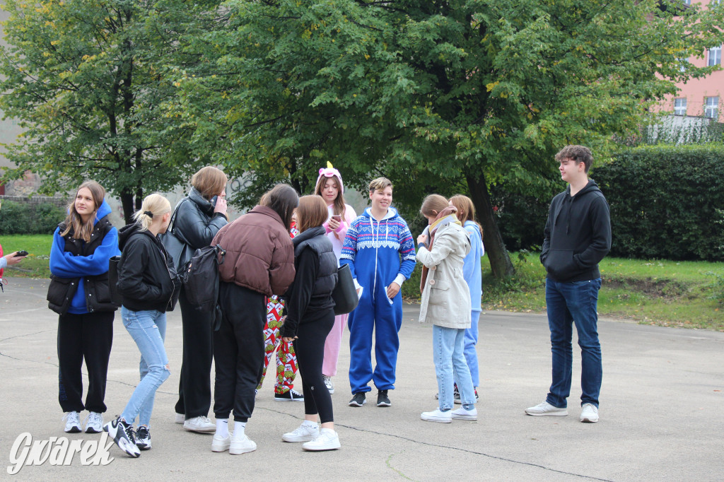 Tarnowskie Góry. Spacer w piżamach