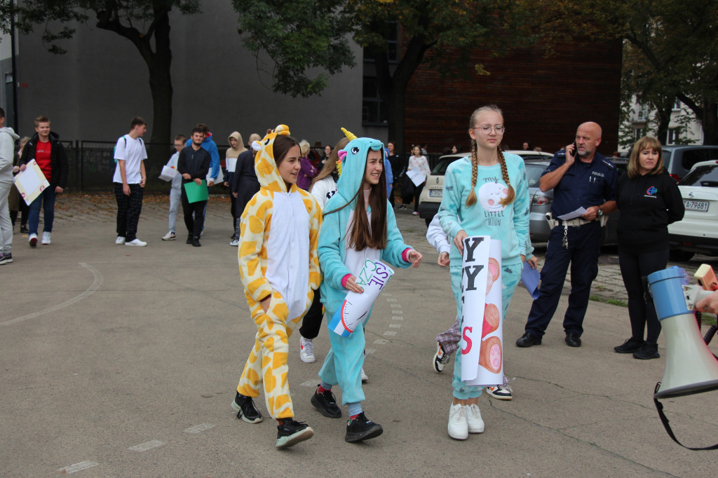 Tarnowskie Góry. Spacer w piżamach