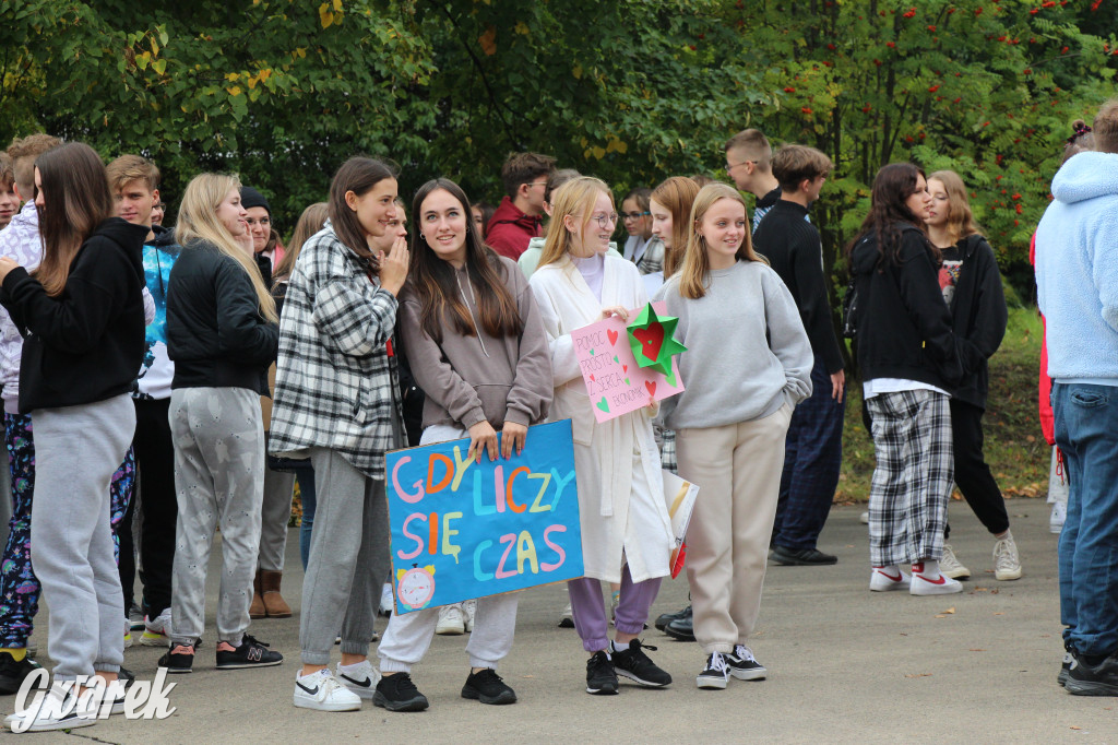 Tarnowskie Góry. Spacer w piżamach
