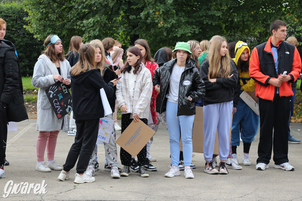 Tarnowskie Góry. Spacer w piżamach