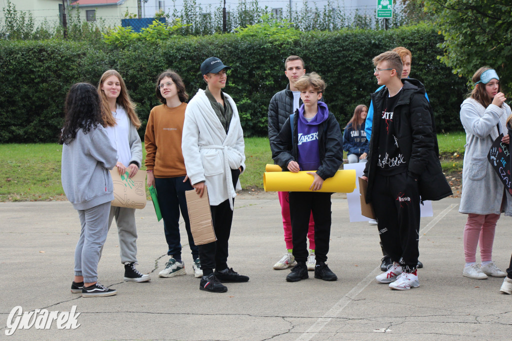 Tarnowskie Góry. Spacer w piżamach