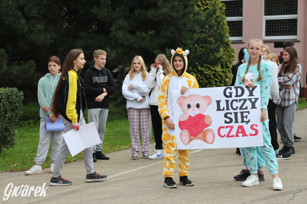 Tarnowskie Góry. Spacer w piżamach