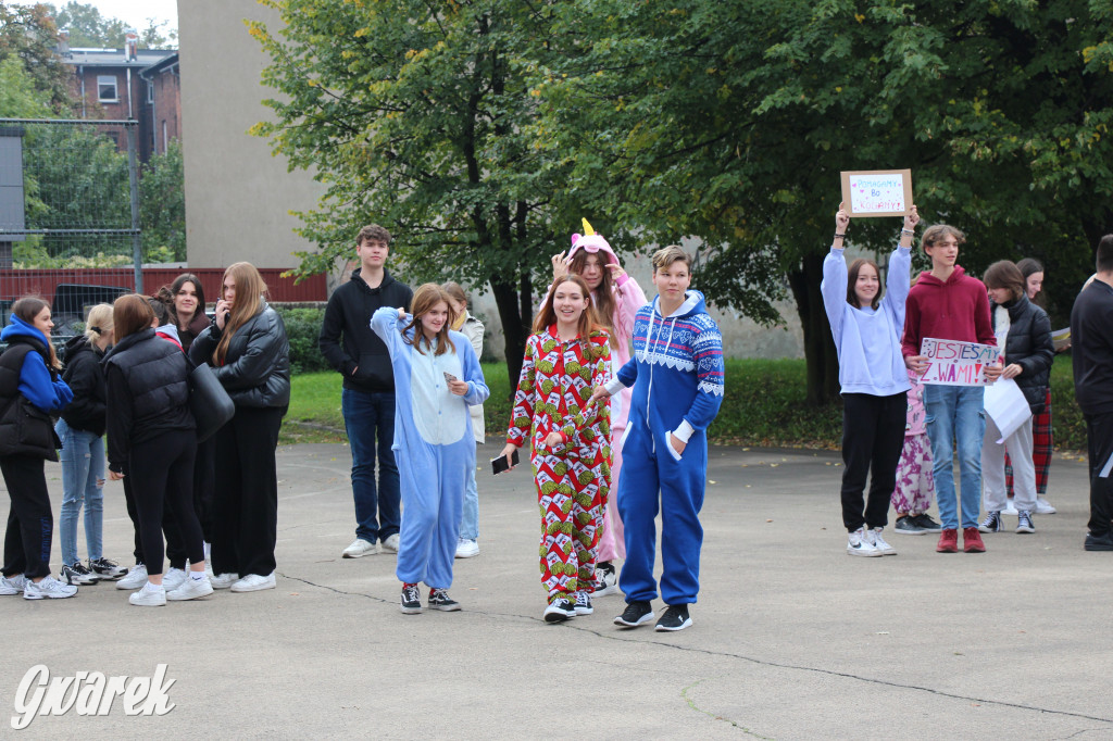 Tarnowskie Góry. Spacer w piżamach