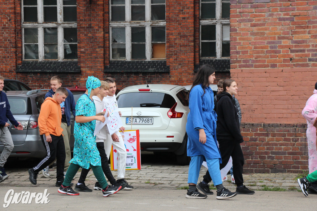 Tarnowskie Góry. Spacer w piżamach