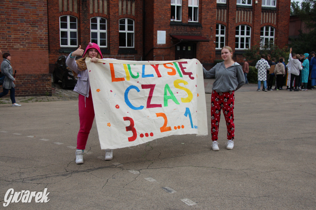 Tarnowskie Góry. Spacer w piżamach