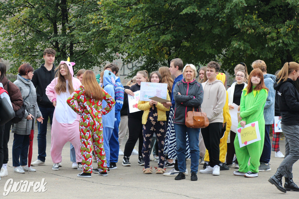 Tarnowskie Góry. Spacer w piżamach