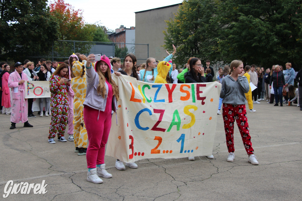 Tarnowskie Góry. Spacer w piżamach