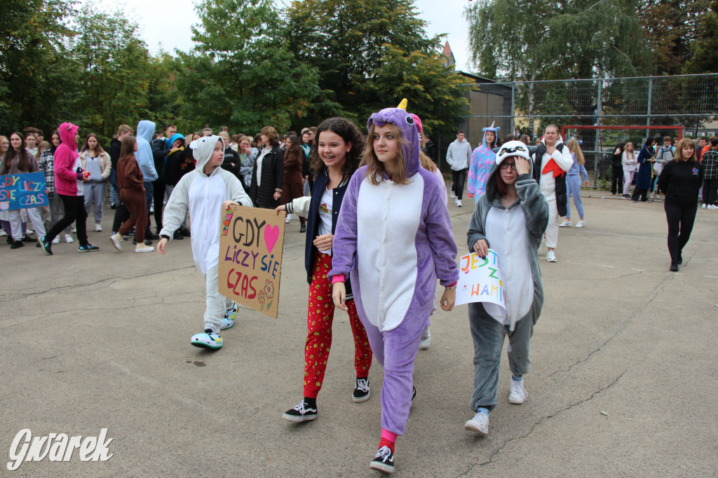 Tarnowskie Góry. Spacer w piżamach