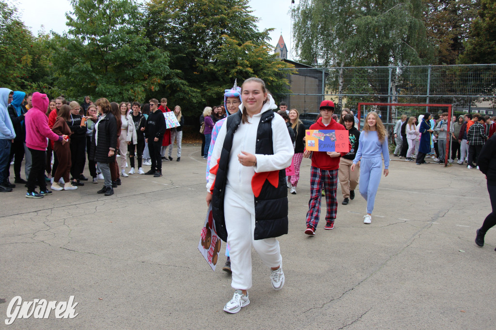 Tarnowskie Góry. Spacer w piżamach