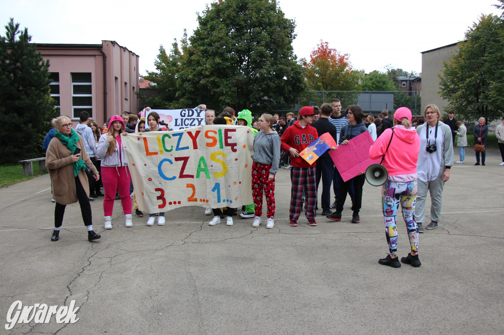 Tarnowskie Góry. Spacer w piżamach