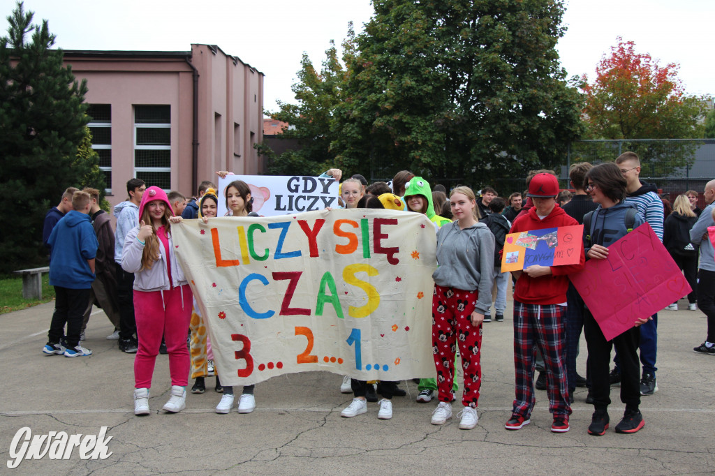 Tarnowskie Góry. Spacer w piżamach