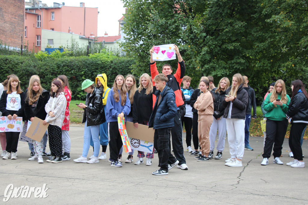 Tarnowskie Góry. Spacer w piżamach