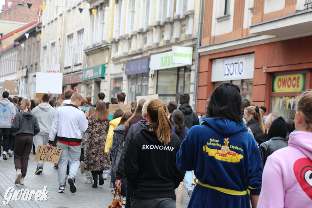 Tarnowskie Góry. Spacer w piżamach
