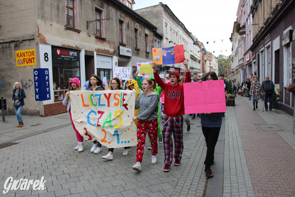 Tarnowskie Góry. Spacer w piżamach