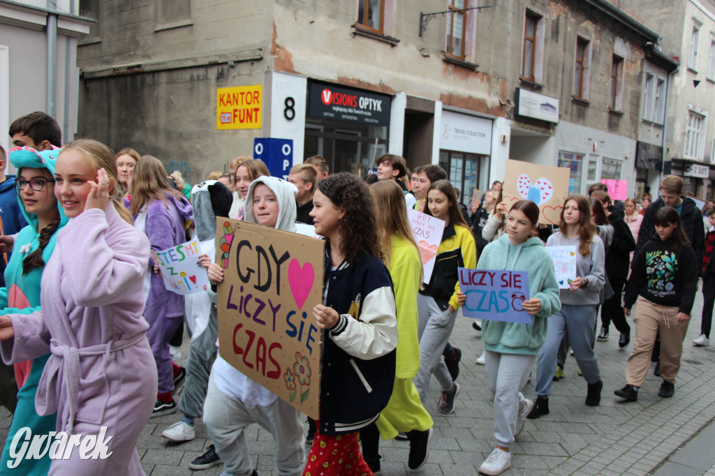 Tarnowskie Góry. Spacer w piżamach