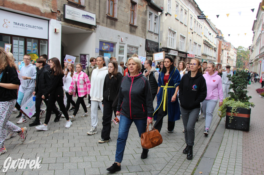 Tarnowskie Góry. Spacer w piżamach