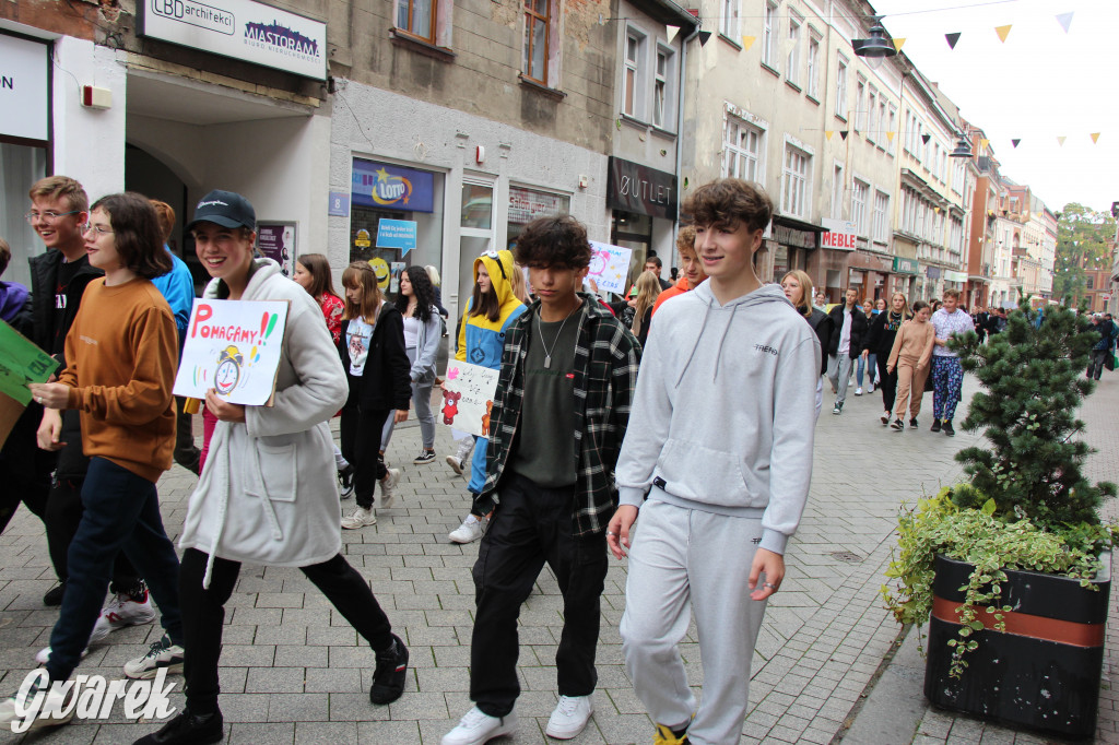 Tarnowskie Góry. Spacer w piżamach