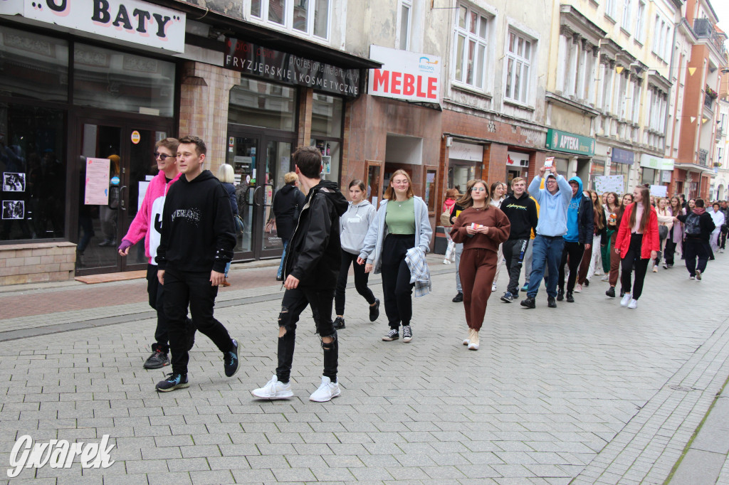 Tarnowskie Góry. Spacer w piżamach