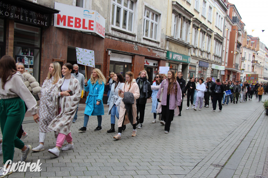 Tarnowskie Góry. Spacer w piżamach