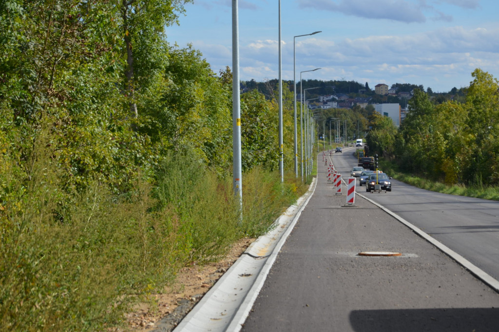 Radzionków. Budują ścieżkę rowerową