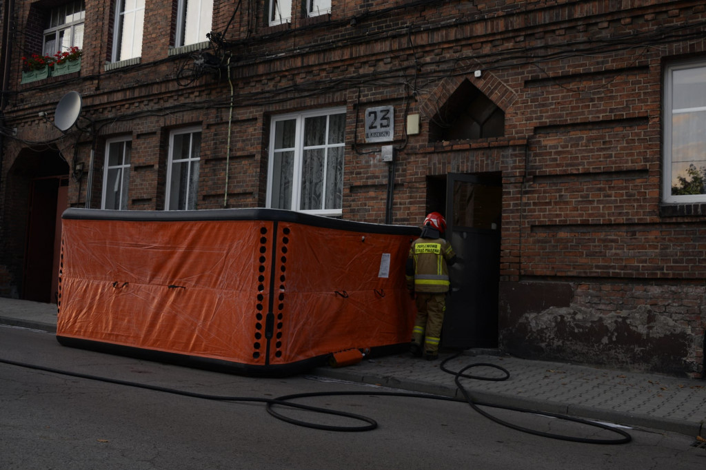 Pożar w kamienicy, rozłożono skokochron