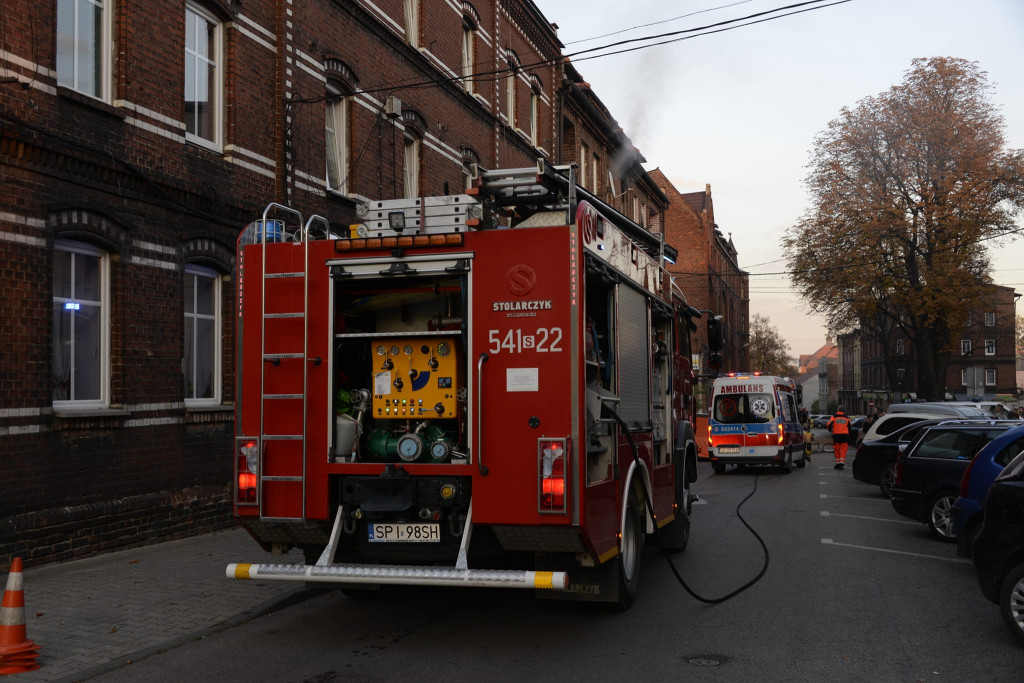 Pożar w kamienicy, rozłożono skokochron