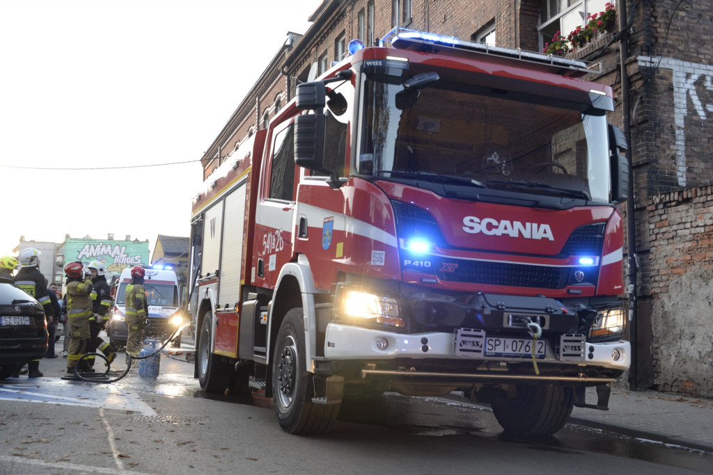 Pożar w kamienicy, rozłożono skokochron