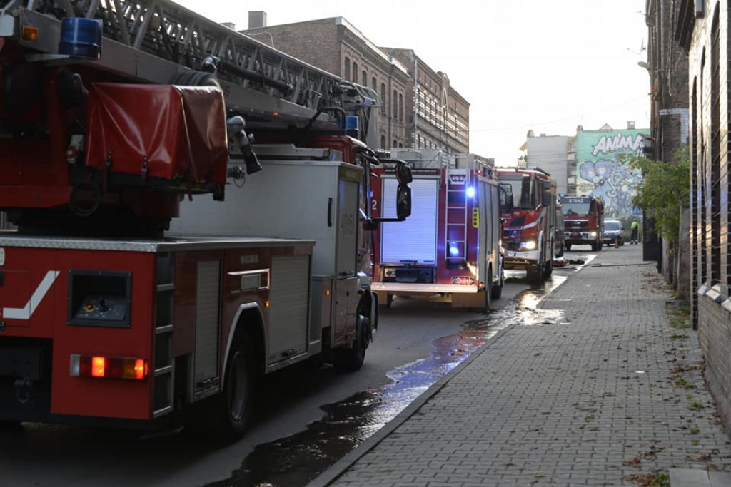 Pożar w kamienicy, rozłożono skokochron